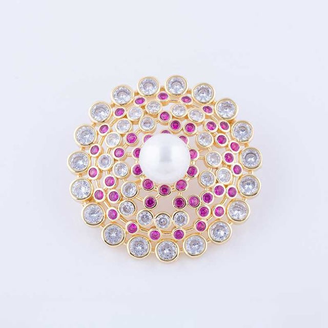 Elegant Pearl Flower Brooch